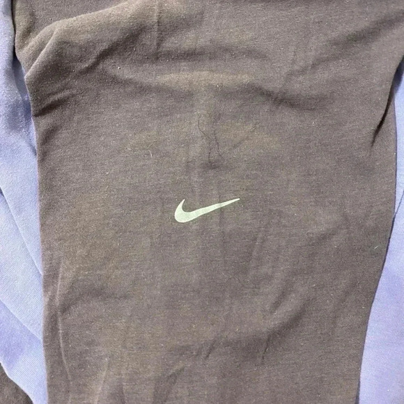 Nike Dri-Fit purple hooded running shirt - Picture 10 of 10